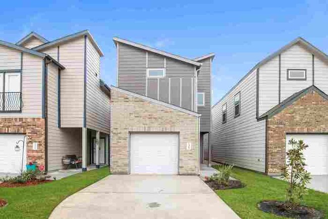 property at 15325 Estrella Rd E