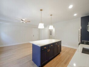 2028.1 W Montrose Ave in Chicago, IL - Building Photo - Building Photo