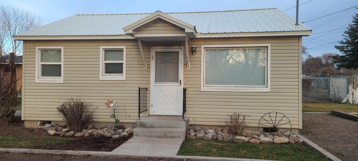 425 Center St E in Kimberly, ID - Building Photo