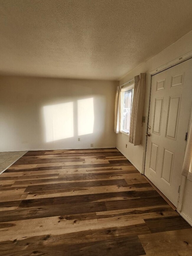 1890 Kalmia St in Sweet Home, OR - Building Photo - Building Photo