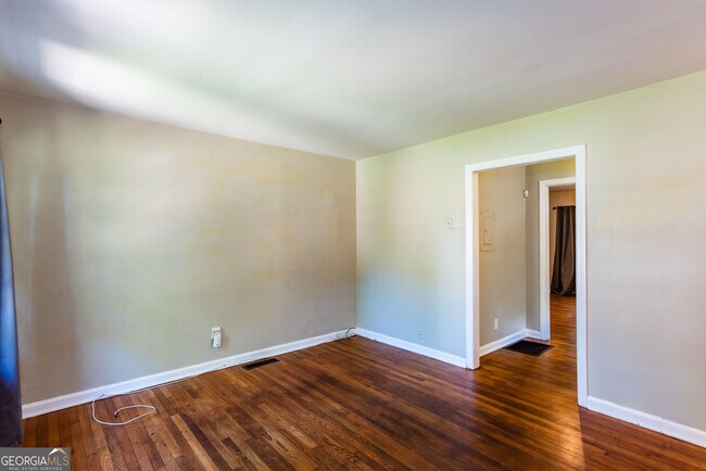 2982 Pearl St in East Point, GA - Building Photo - Building Photo