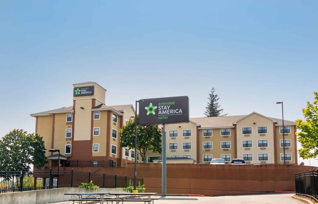 Furnished Studio-Tacoma - South in Tacoma, WA - Foto de edificio - Building Photo