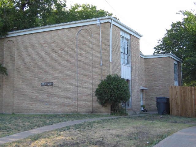 407 W 9th St in Dallas, TX - Building Photo