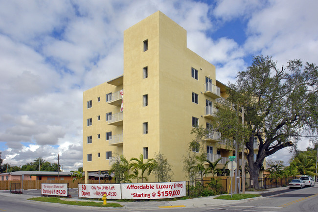 2401-2409 NW 23rd St in Miami, FL - Building Photo - Building Photo