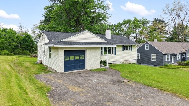 212 Jensen Rd in Vestal, NY - Building Photo - Building Photo
