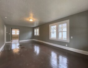 1329 W Elm St in Springfield, MO - Building Photo - Building Photo