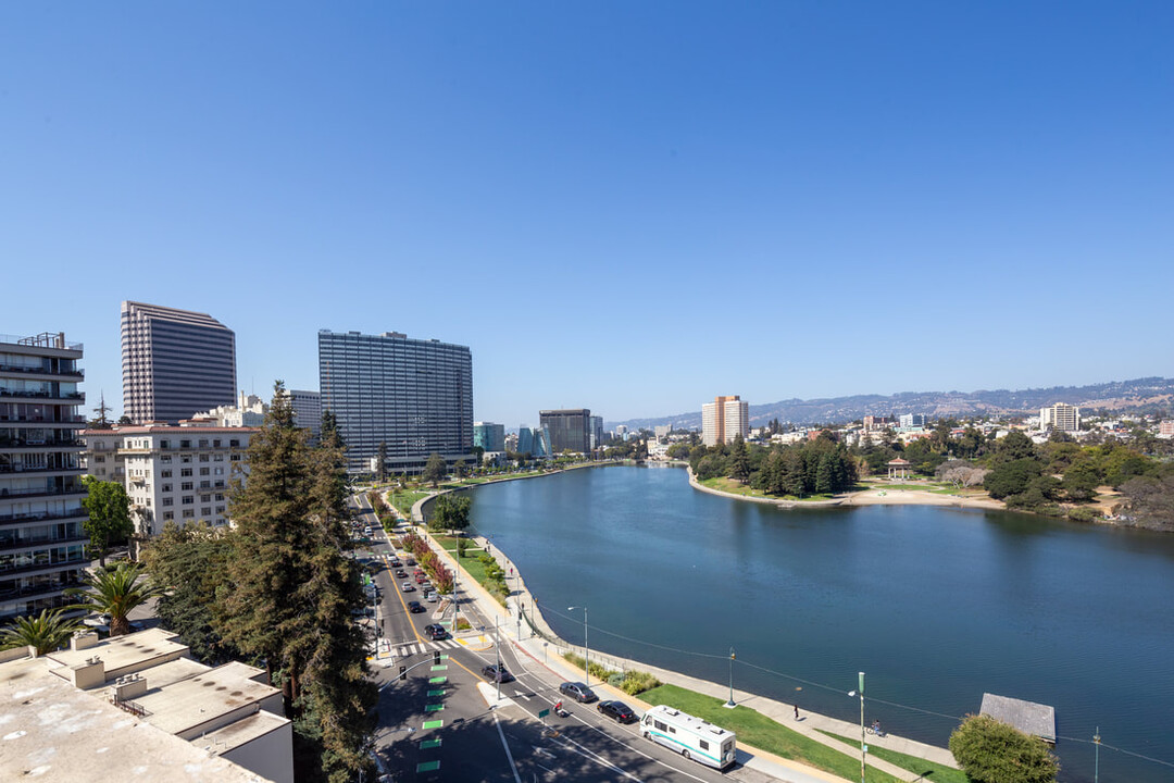 The Lake Merritt in Oakland, CA - Foto de edificio