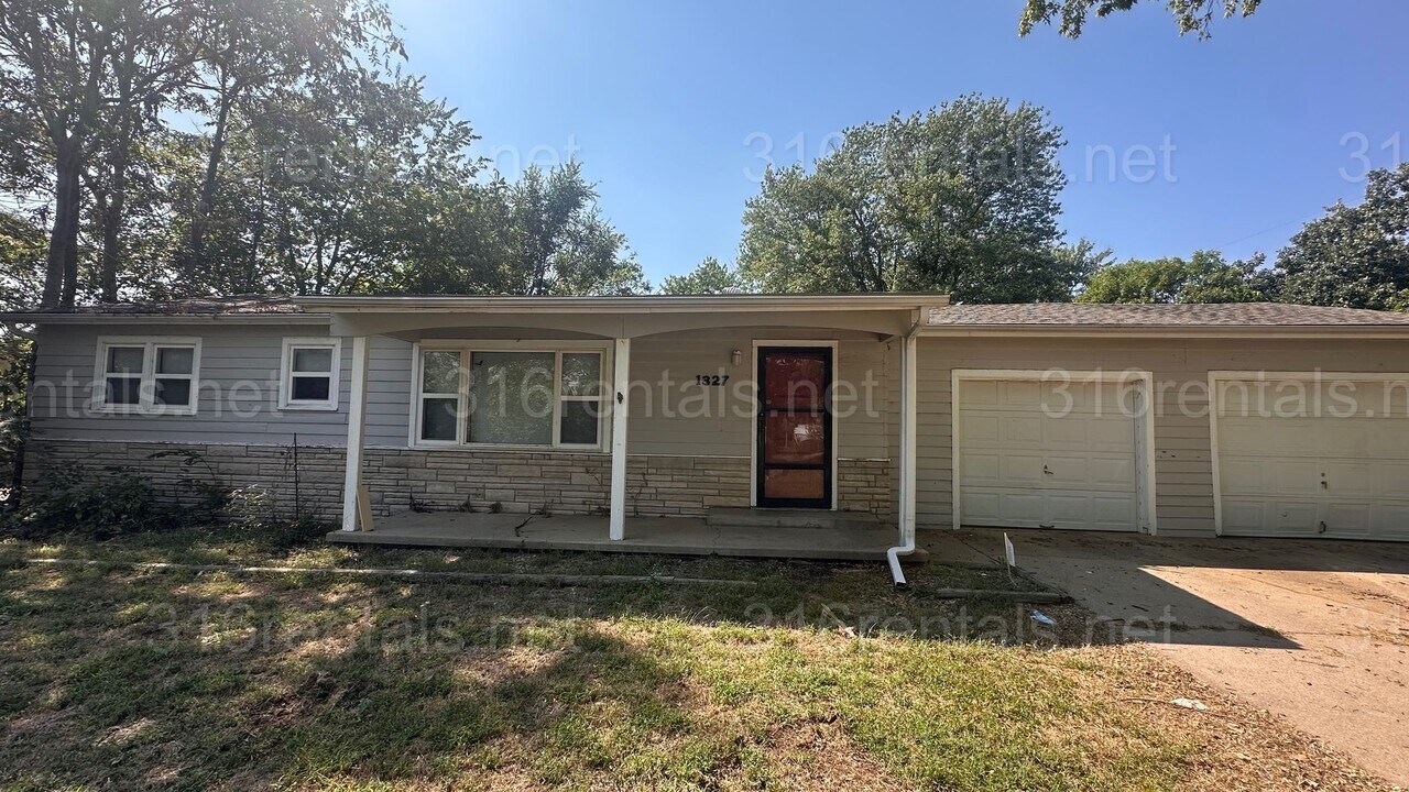 1327 S Keith St in Wichita, KS - Building Photo