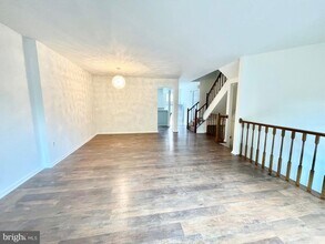 509 Dakota Dr in Herndon, VA - Building Photo - Building Photo