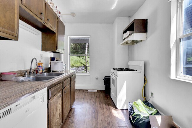 352 Stewart St in Morgantown, WV - Building Photo - Building Photo