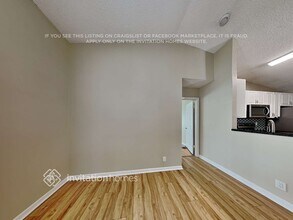 224 W Riverbend Dr in Sunrise, FL - Building Photo - Building Photo