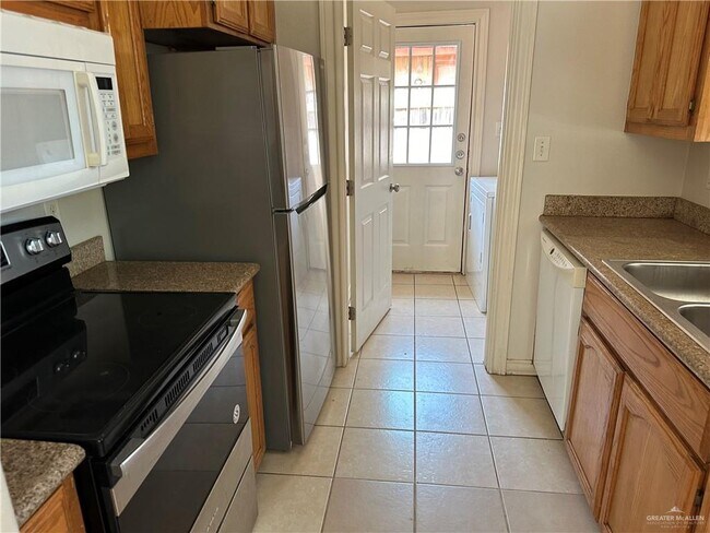 1813 Bahamas Dr in Edinburg, TX - Building Photo - Building Photo