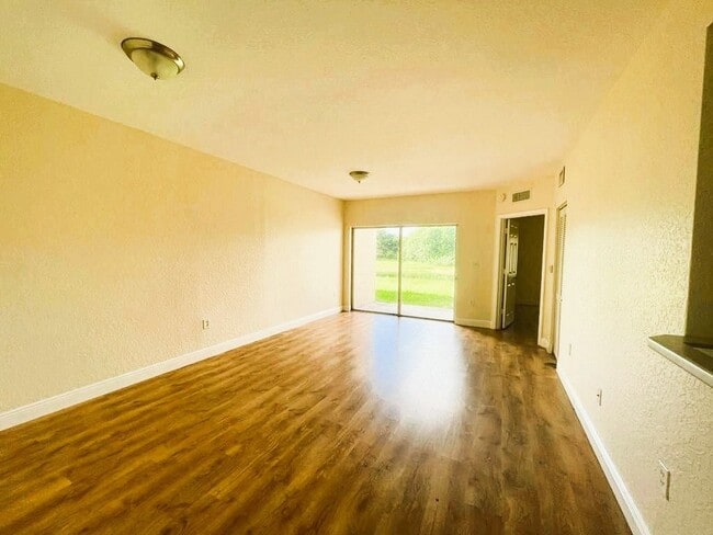 1055 Golden Lakes Blvd in West Palm Beach, FL - Building Photo - Building Photo