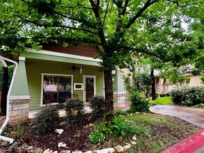2408 Amur Dr in Austin, TX - Building Photo - Building Photo