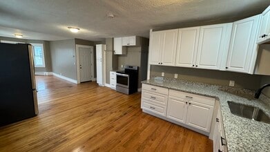106 Tell St, Unit Apt 3 in Providence, RI - Building Photo - Building Photo