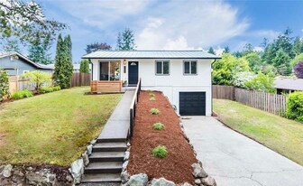 2323 Oak Dr in Steilacoom, WA - Building Photo