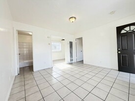 14039 Orizaba Ave in Paramount, CA - Building Photo