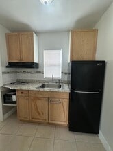 17 Detroit St, Unit 4 in Lake Worth Beach, FL - Building Photo - Building Photo