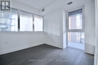 7-2307 Grenville St in Toronto, ON - Building Photo - Building Photo