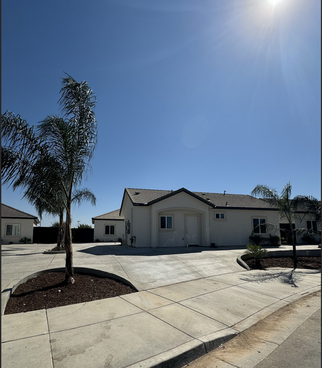 9705 Krista Vineyard Way in Bakersfield, CA - Building Photo