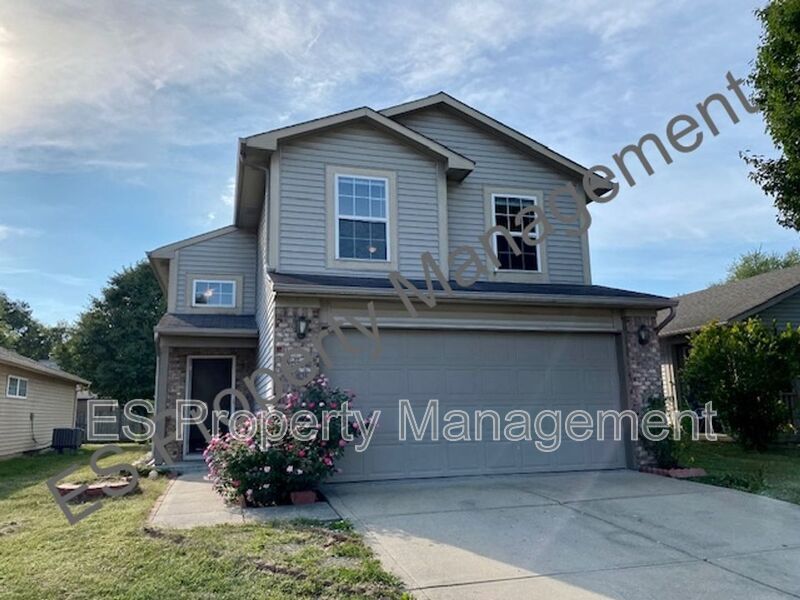 6316 Long River Ln in Indianapolis, IN - Building Photo