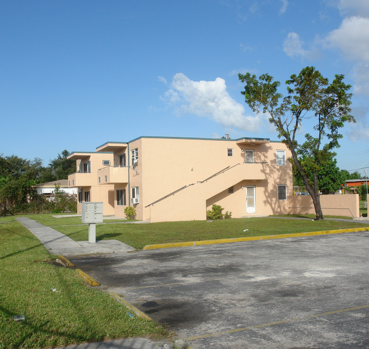 81 NE 64th St in Miami, FL - Building Photo