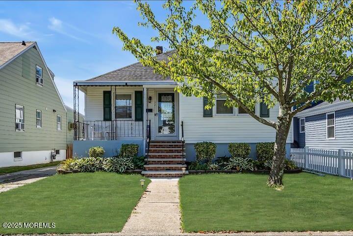 321 16th Ave in Belmar, NJ - Building Photo