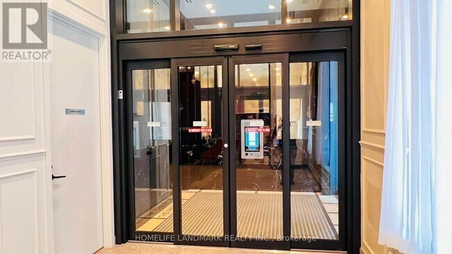 180 Front St E in Toronto, ON - Building Photo - Building Photo