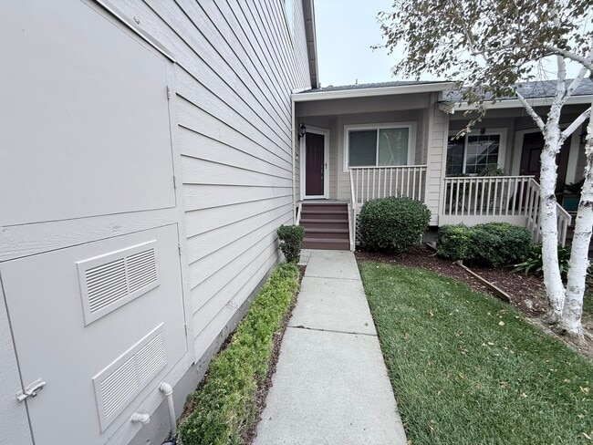 533 Bustos Pl in Bay Point, CA - Building Photo - Building Photo