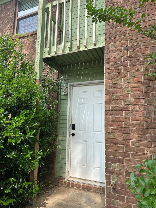 property at 1304 N Nashville Ave