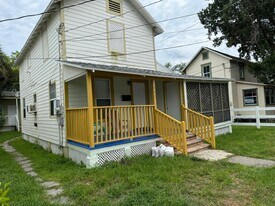 131 Cottage Ln in Daytona Beach, FL - Building Photo
