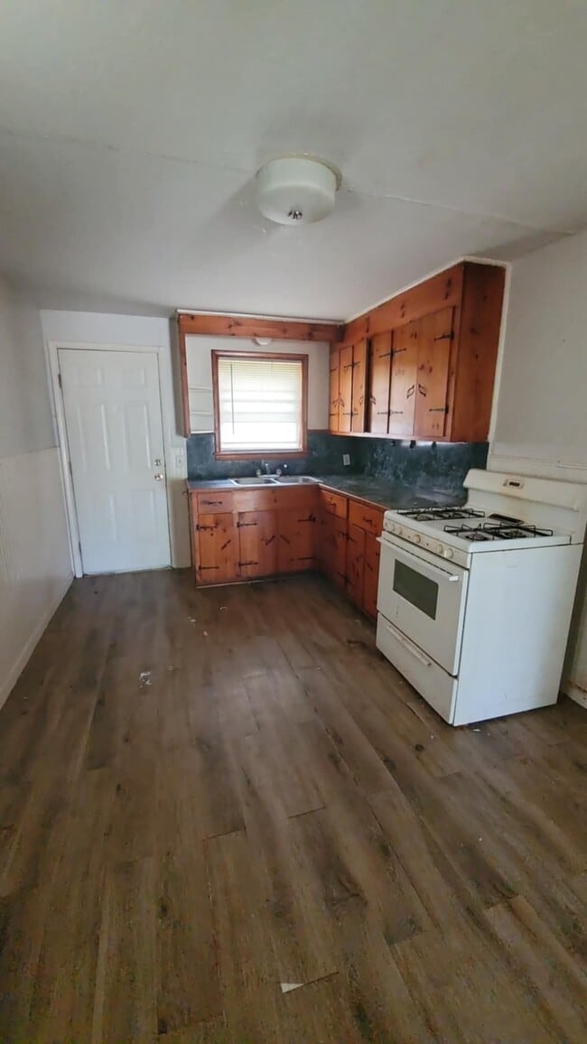 property at 106 S 14th St