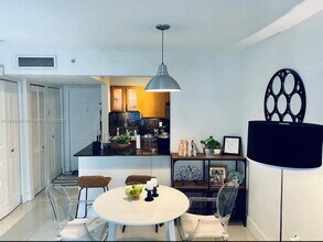 445 SW 11th St in Miami, FL - Building Photo - Building Photo