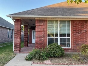 703 Crownpoint Ln in Arlington, TX - Building Photo - Building Photo
