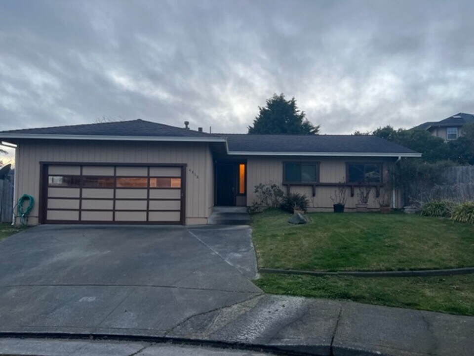 4868 Allen Ct in Eureka, CA - Building Photo