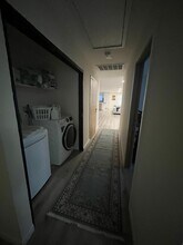 18242 Sylvan St in Tarzana, CA - Building Photo - Building Photo