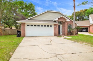 5445 Flintwood Ct in Pensacola, FL - Building Photo