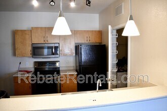 8290 Gate Pkwy W in Jacksonville, FL - Building Photo - Building Photo