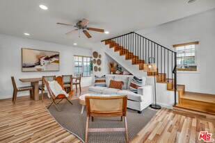 58 Sunset Ave in Los Angeles, CA - Building Photo