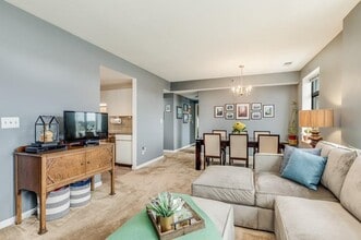 315 Rantoul St, Unit 404 in Beverly, MA - Foto de edificio - Building Photo