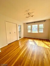 18 Dartmouth Ave in Bridgewater, NJ - Building Photo - Building Photo