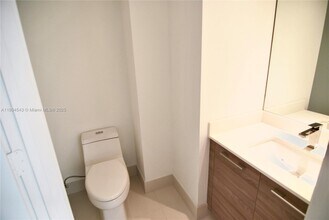 1300 S Miami Ave, Unit 4409 in Miami, FL - Building Photo - Building Photo