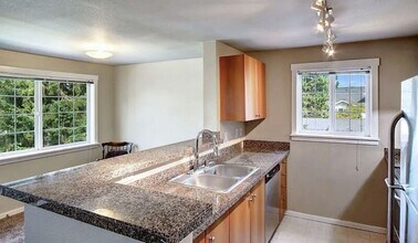 12404 E Gibson Rd in Everett, WA - Building Photo - Building Photo