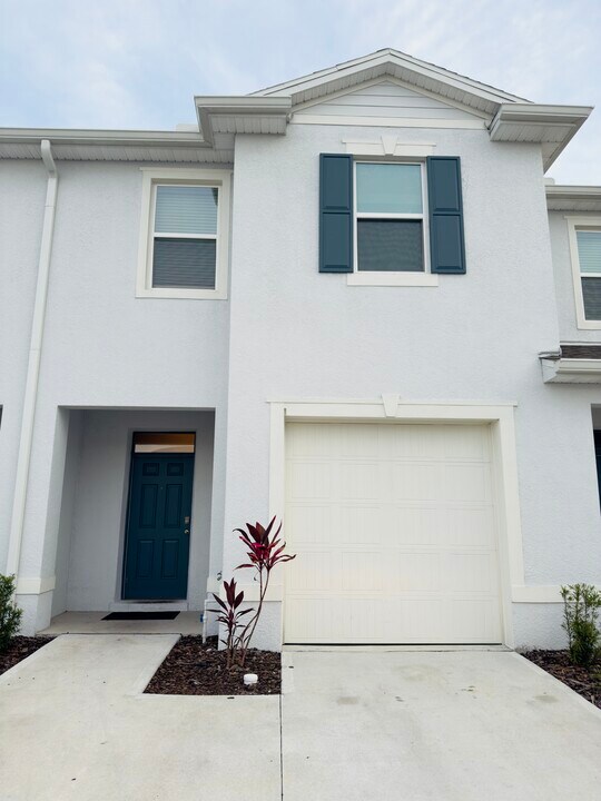 120 Reena Dr in Daytona Beach, FL - Building Photo