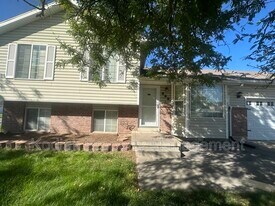 898 W 1025 N in Clinton, UT - Building Photo