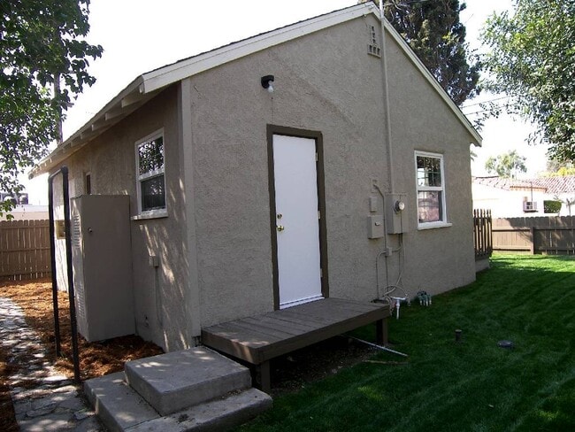 3762 Briscoe St in Riverside, CA - Foto de edificio - Building Photo