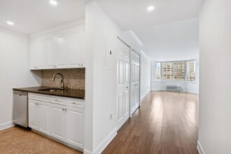 1 2nd St in Jersey City, NJ - Foto de edificio - Building Photo