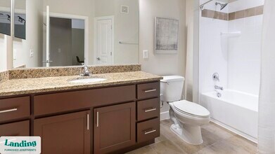 3300 East-West Hwy, Unit 339 in Hyattsville, MD - Foto de edificio - Building Photo