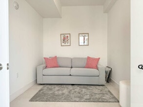 239 SW 9th St in Miami, FL - Building Photo - Building Photo