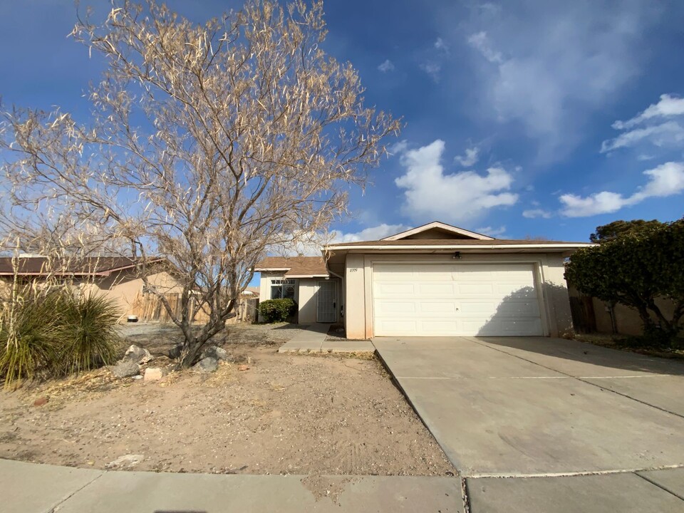 8709 Suncrest Ave SW in Albuquerque, NM - Building Photo